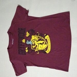 Harry Potter Gryffindor graphic TShirt Size M Burgundy Red & Yellow Pre-owned
